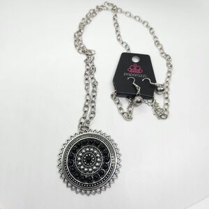 Paparazzi Silver Black Sunflower Pendant Necklace and‎ Earrings Jewelry Set